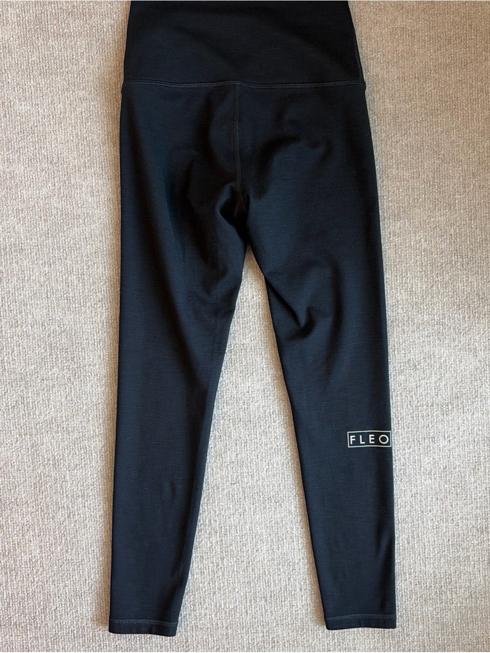 FLEO Women’s Size S Black Ribbed Fabric Legging